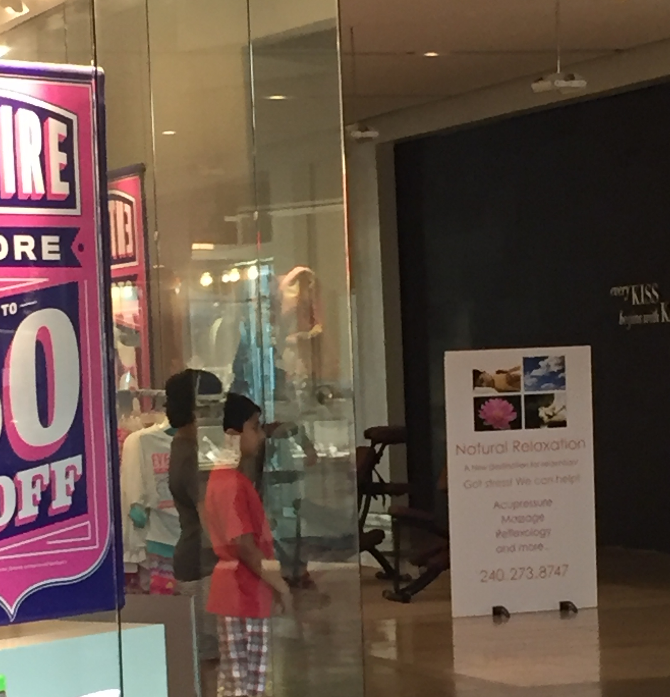 boys_pose_as_mannequins