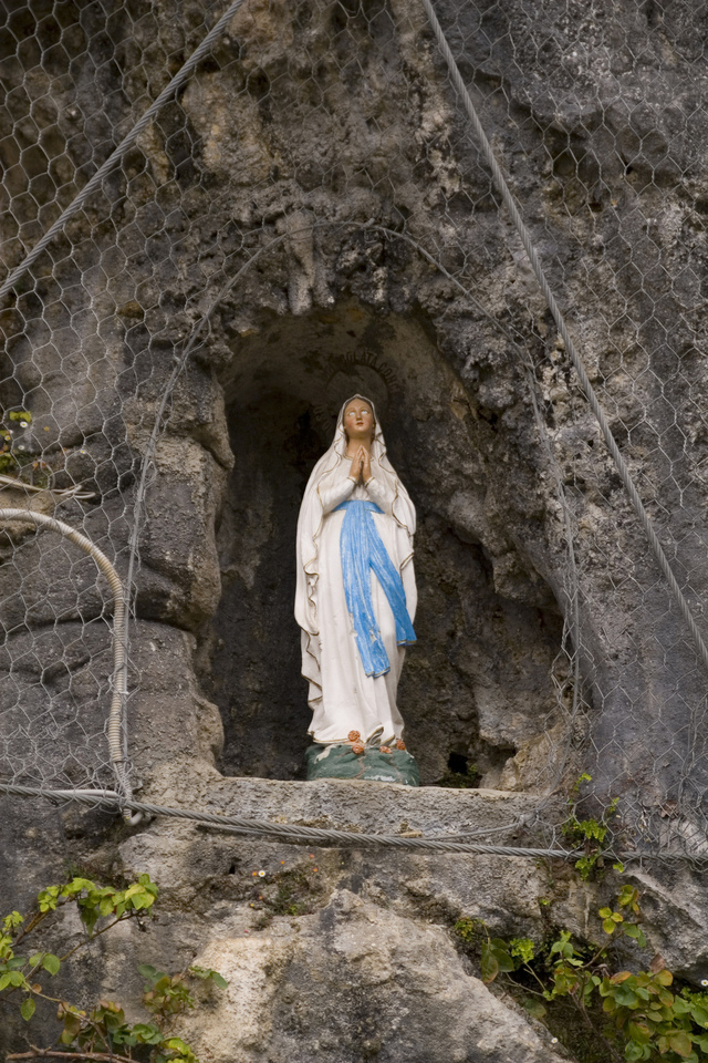 church-and-heaven-1213949-640x960