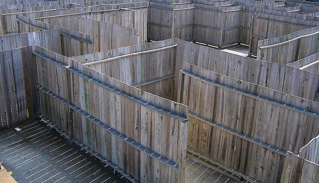 giant-maze-or-mouse-trap-1187992-638x366