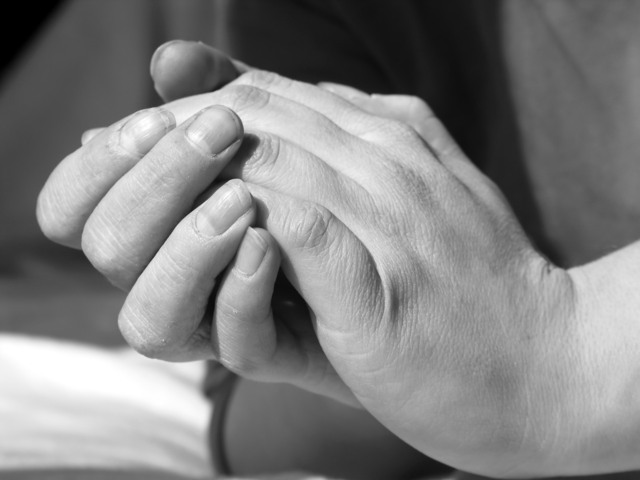 hands-talking-1311843-640x480